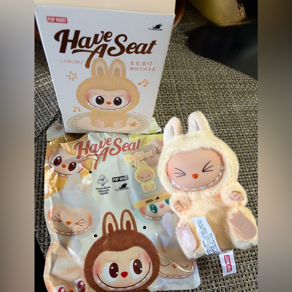 Authentic! Popmart Have a Seat -Sisi